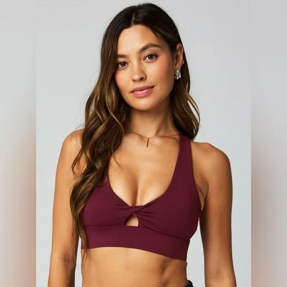 Fabletics Oasis Twist Medium Impact Sports Bra - Picture 4 of 5